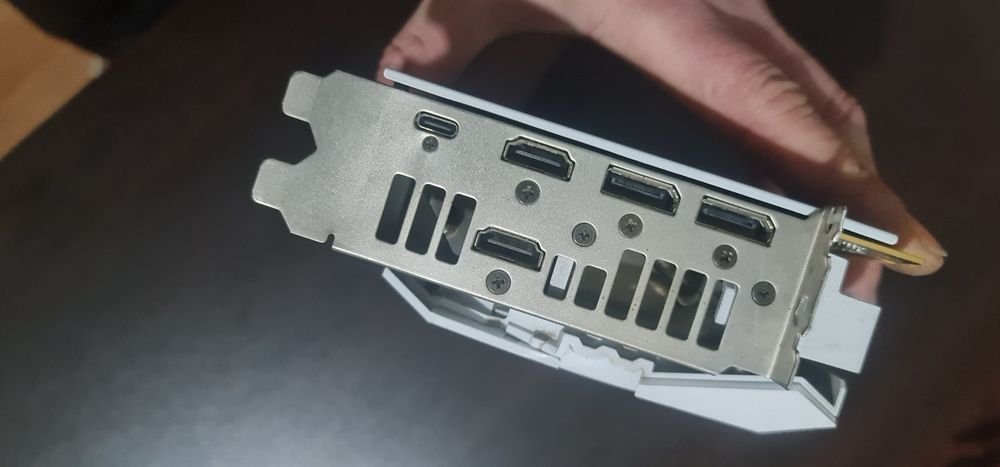 Бяла Asus strix rtx 2080ti 11gb ddr6
