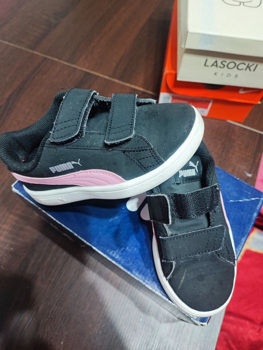 Vând adidași puma fete
