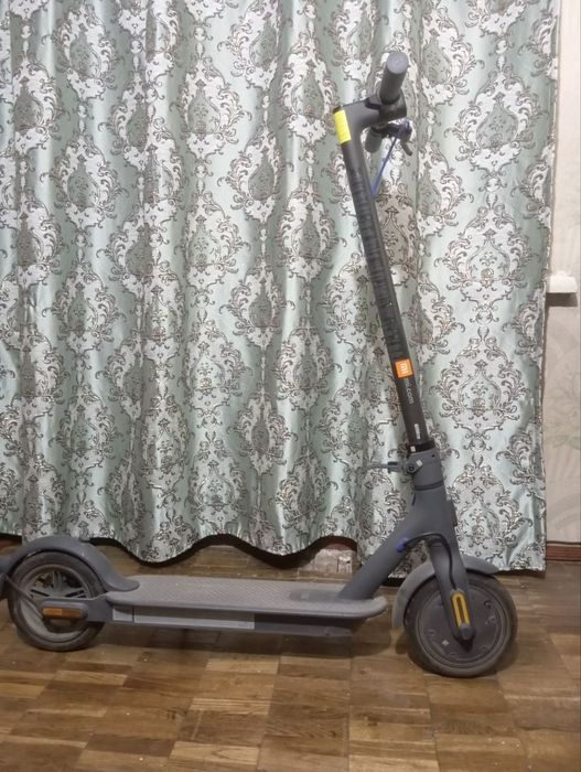 Электросамокат в отличном состоянии продаю срочно