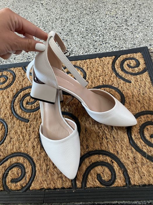 Нови официални бели сандалки 37 номер