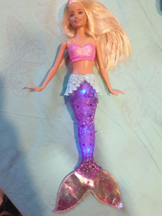 Barbie sirena luminineaza