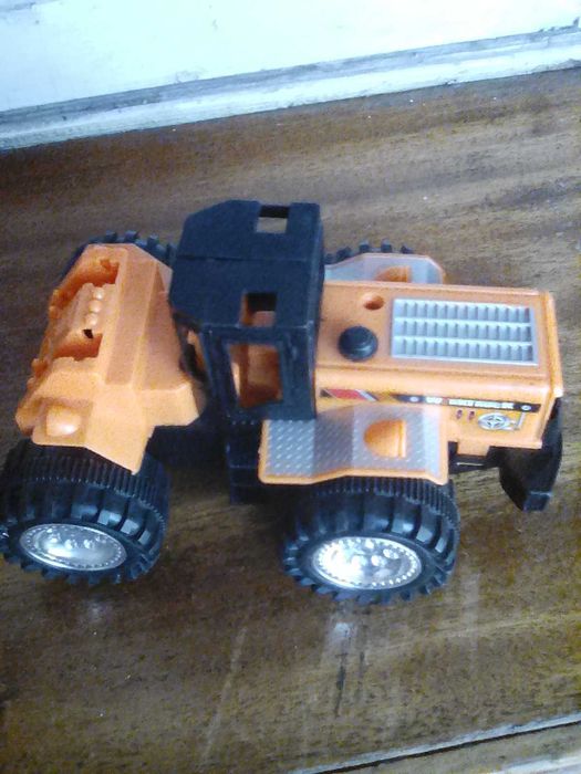 Игрушки машинки  тракторы