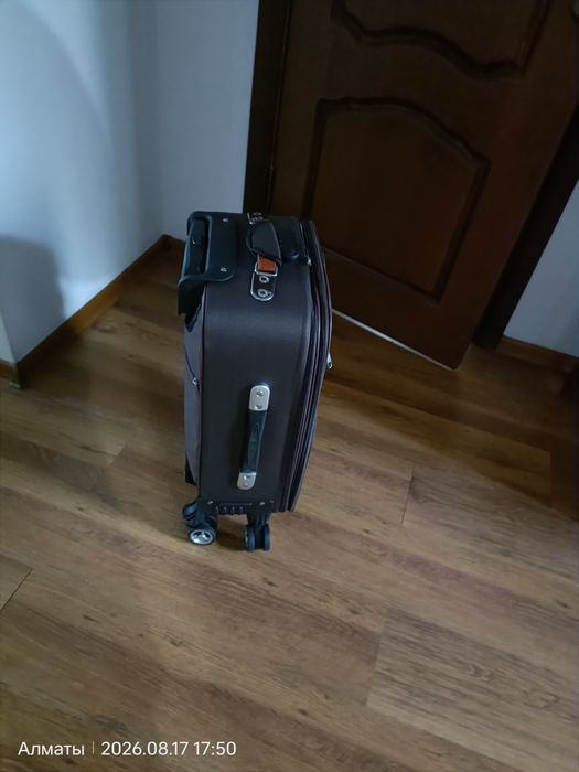 Продам чемодан для ручной клади
