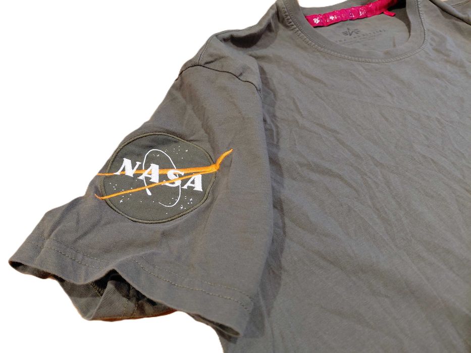 Alpha Industries NASA мъжка тениска памучна с баджове на раменете