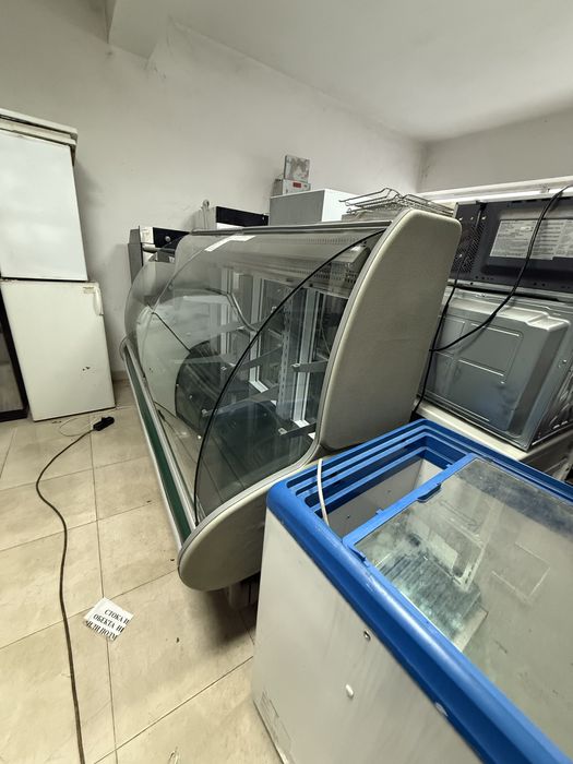 Сладкарска хладилна витрина 4 нива 2метра