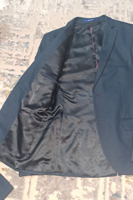 Kastyum shim. 2-3 marta kiyilgan.