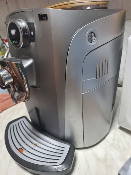 Кафе машина Робот! [Saeco].