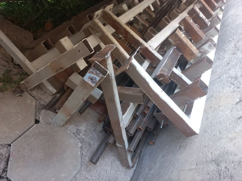 Продам металы стойки трубы