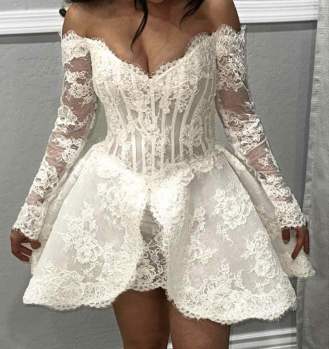 Rochie mireasa  corset si dantela alba