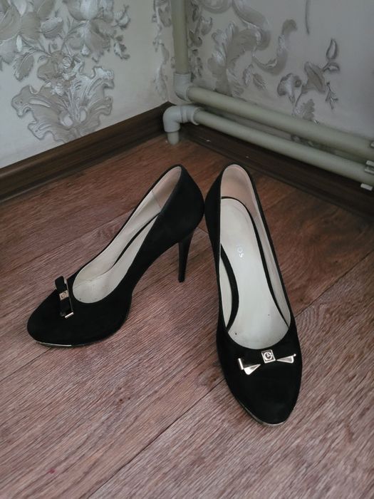 Продам женские туфли