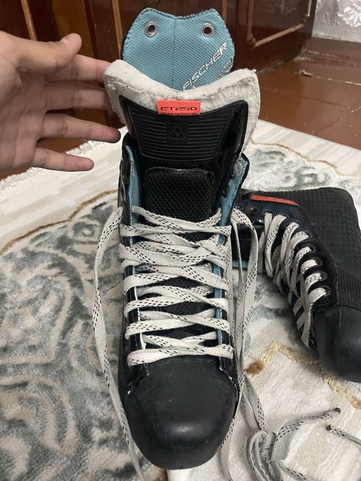 Коньки хоккейный