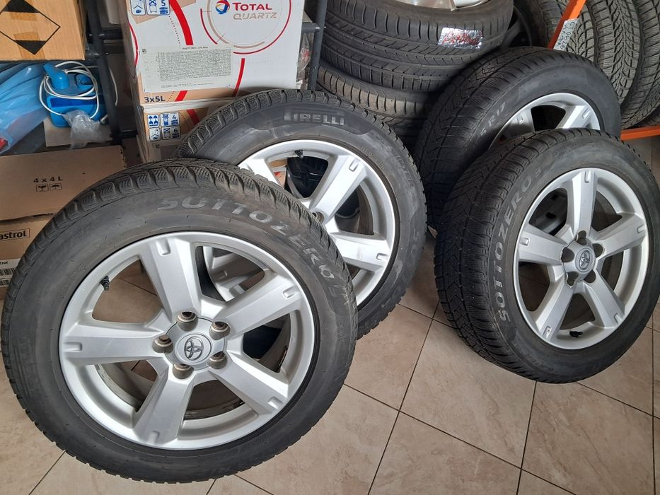 Продавам зимни гуми Pirelli 225 55 17 комлект с джанти 5х114,3