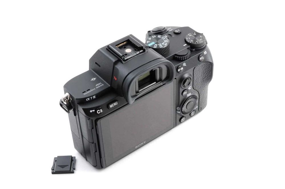 Sony A7III тяло , много запазен - 21000 кадъра.