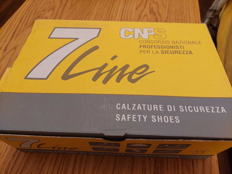 Pantofi siguranta 44