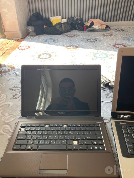 ASUS nautbuk sotiladi 1 ta si ishlidi 2 chisi shilif ketgan