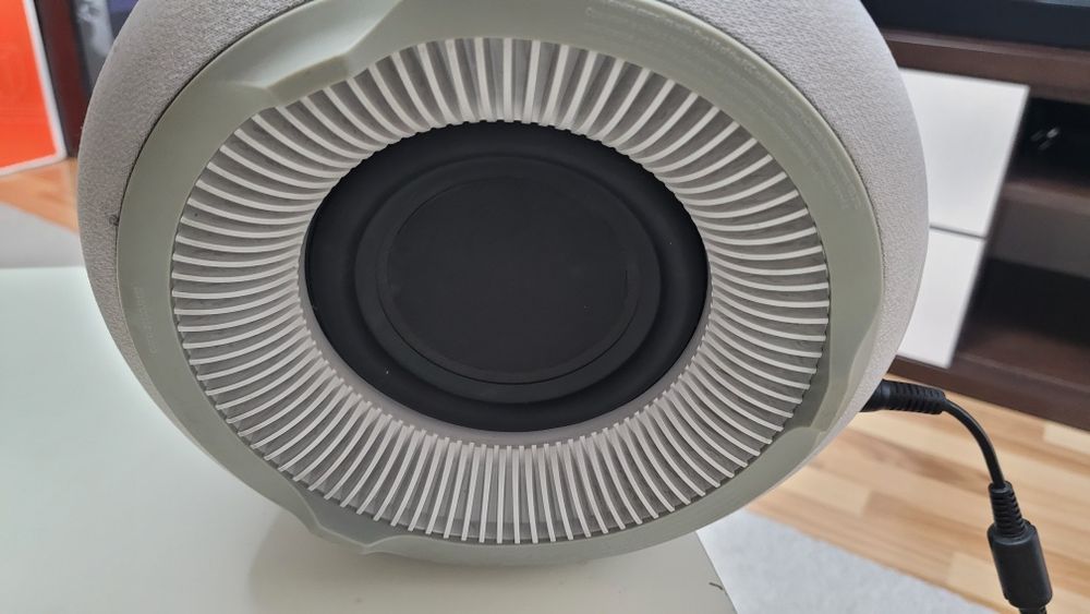 Boxa Harman Kardon Aura BT si Wi-fi