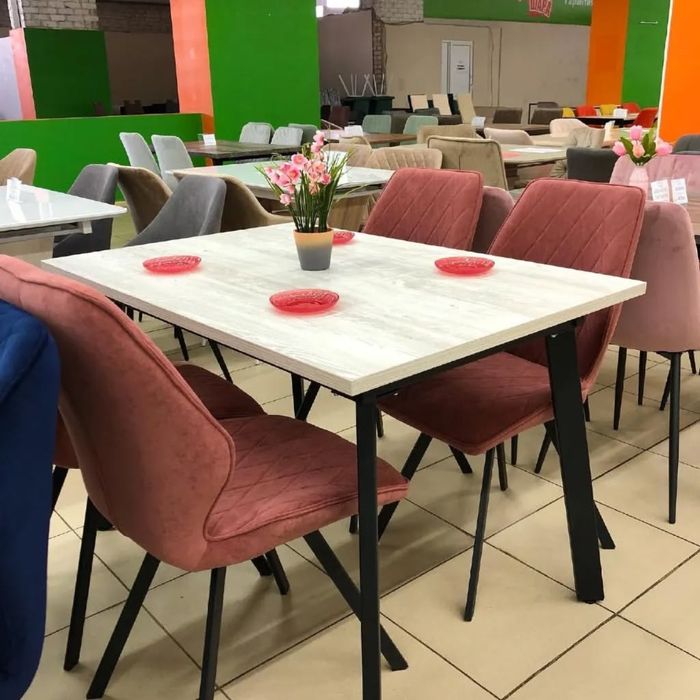 Кухонный стол и стулья