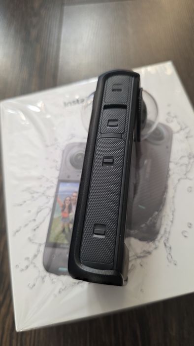 Insta 360 X4 8k  action camera lentile premium 2 baterii  ca nouā