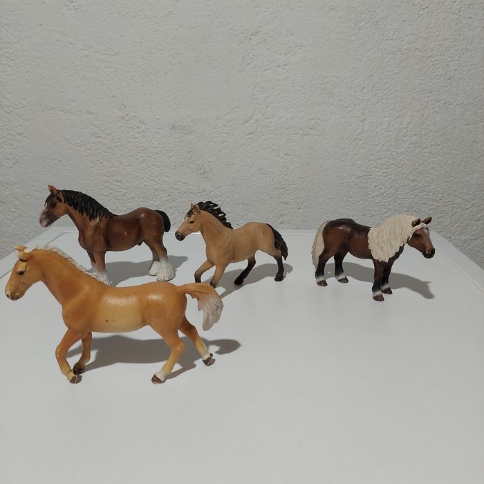 Фигурки Schleich коне