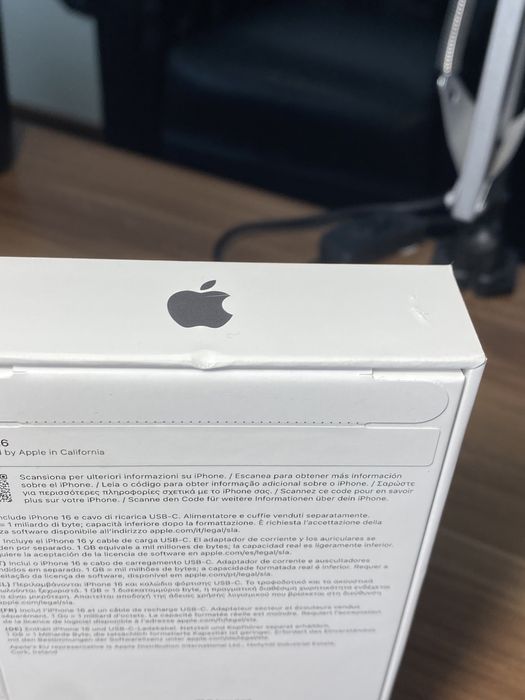 iPhone 16• 128 GB • Black