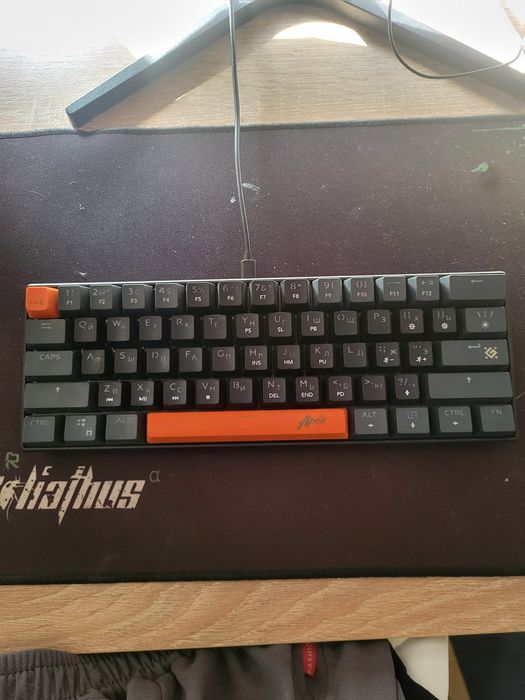 Продам механическую клавиатуру