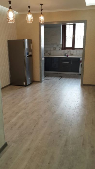 Уй сотилади , 1 этаж 3 хонани 4 хона килинган 77 КВ, +подвал+ навес