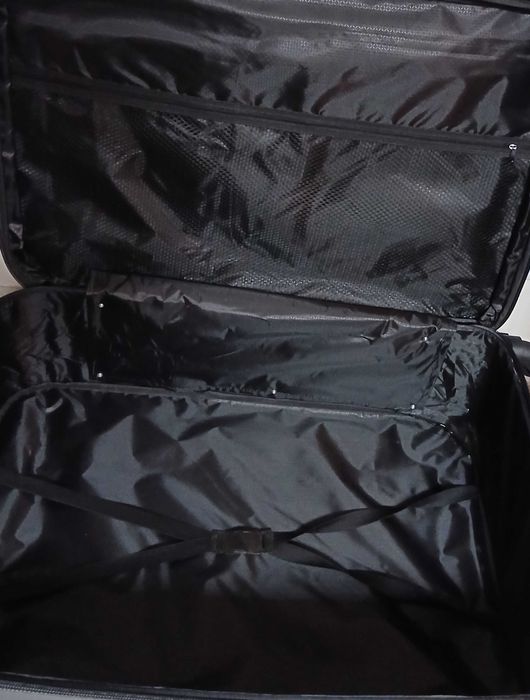 Куфар голям с дръжка на колела