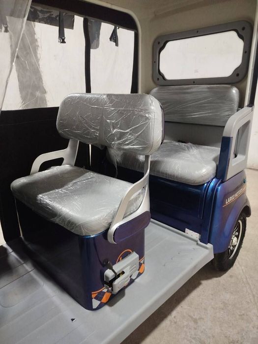 Uch oyoqlik tomlik skuter