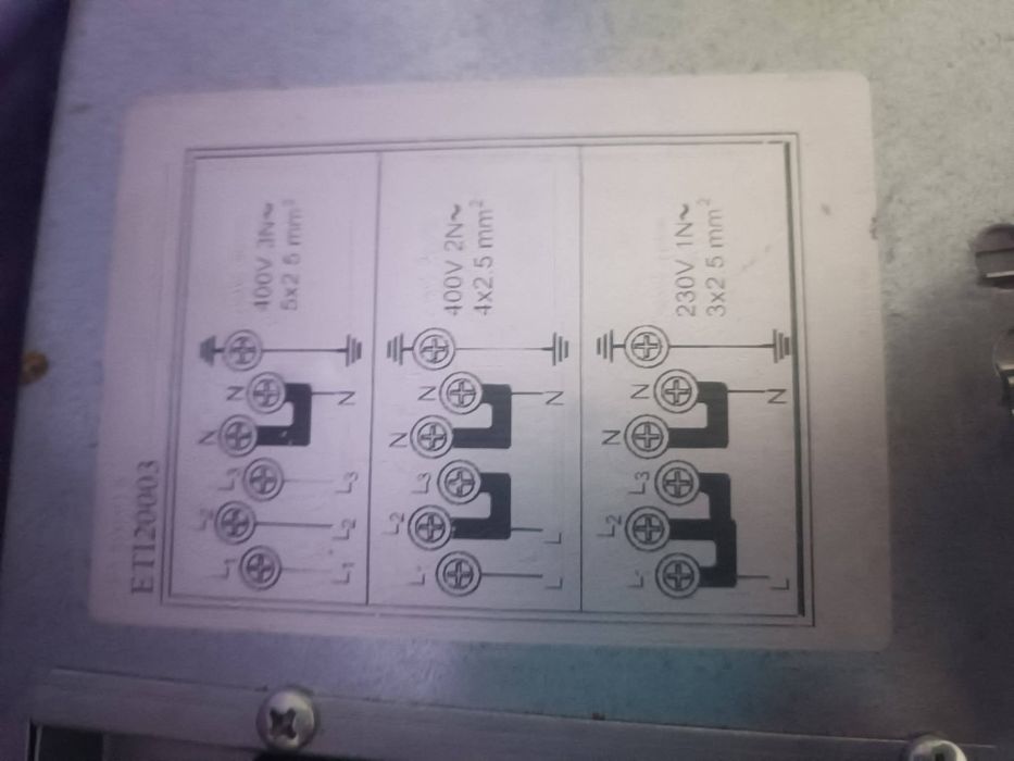 De vânzare plită electrică cu 4 ochiuri preț 250 RON