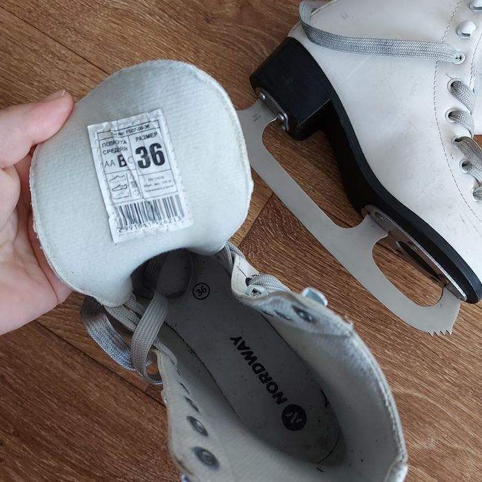 Продам коньки девочковые