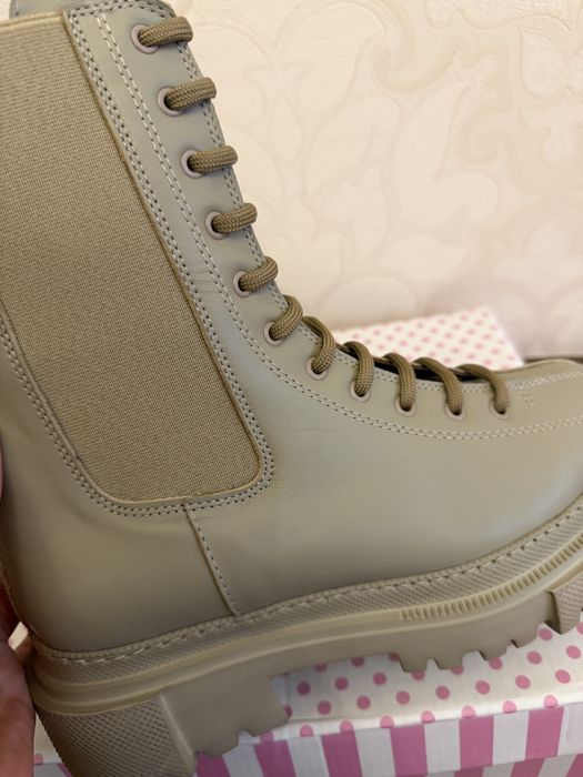 Продам новые ботинки