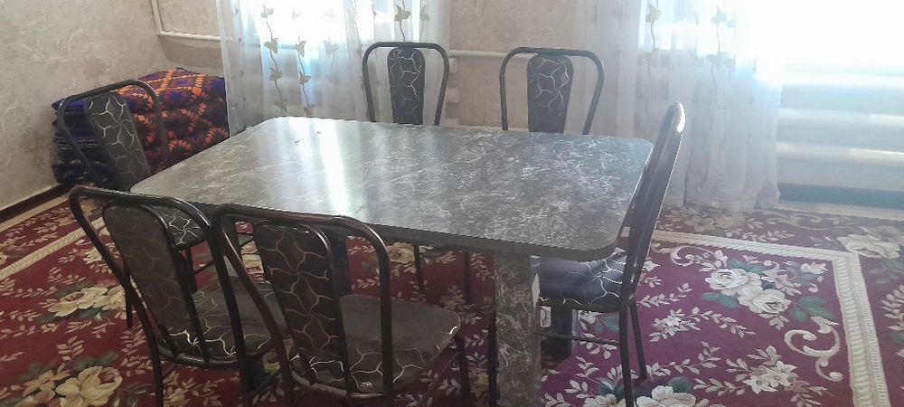 Стол и стулчик.  Таза.