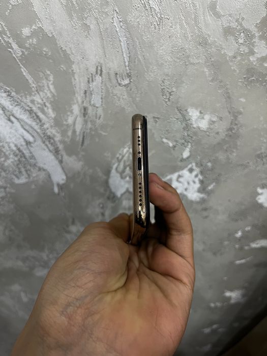 Iphone xs srochna sotiladi