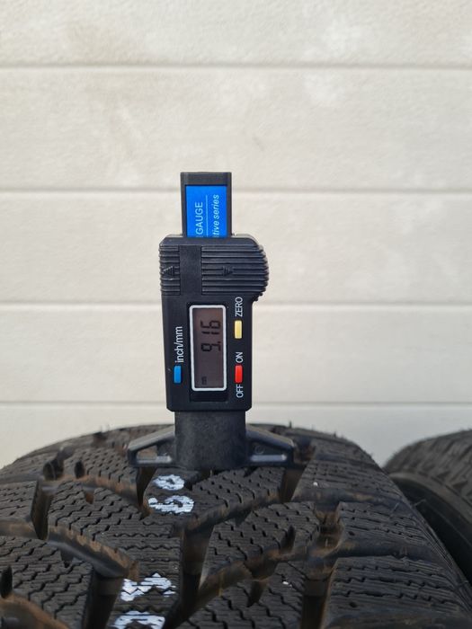 Зимни гуми 2 броя SYRON Everest2 205 60 R16 дот 3723