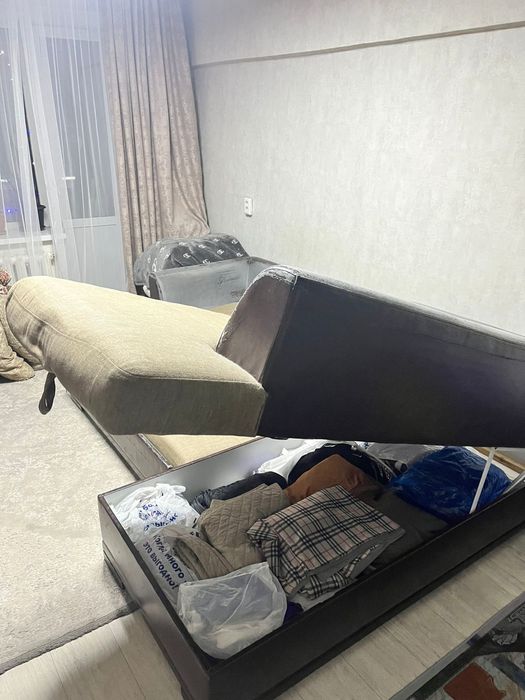 Отдам  диван угловой