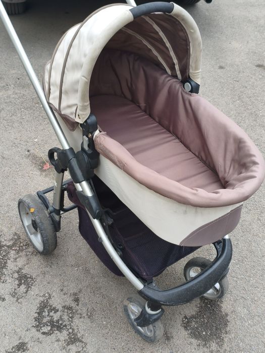 Коляска с люлкой