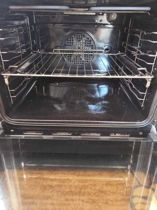 Продавам фурна за вграждане Whirlpool АКP-139