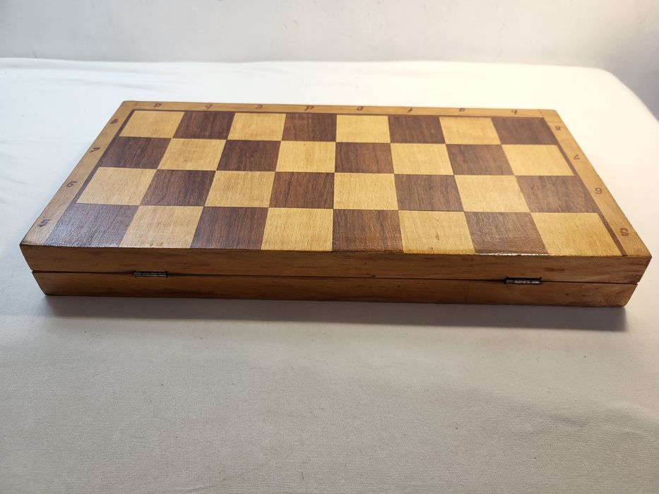 #2 Стар масивен дървен шах