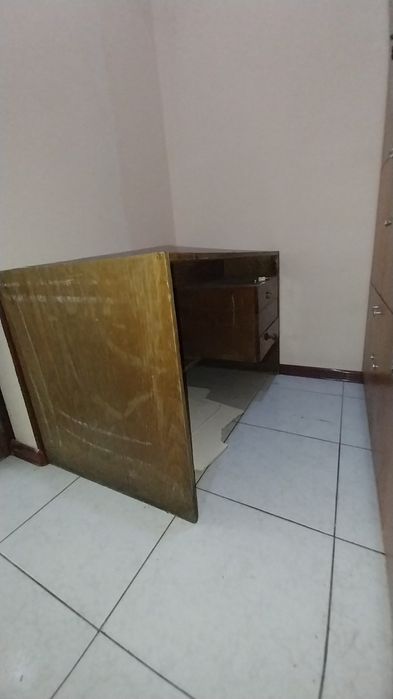 Отдам даром стол и диван