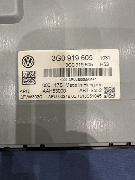 VW Touran 5T1 , оригинален дисплей за MIB1