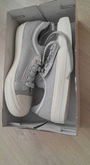 Кецове със сребриста нишка