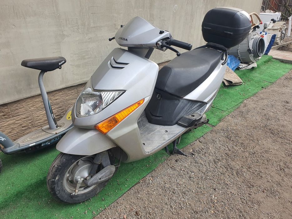 Scuter HONDA LEAD, 1.825 m. L. adusă din Italia.
