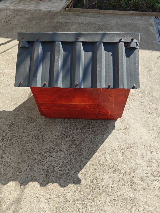 Cușcă de câine din scândură groasa