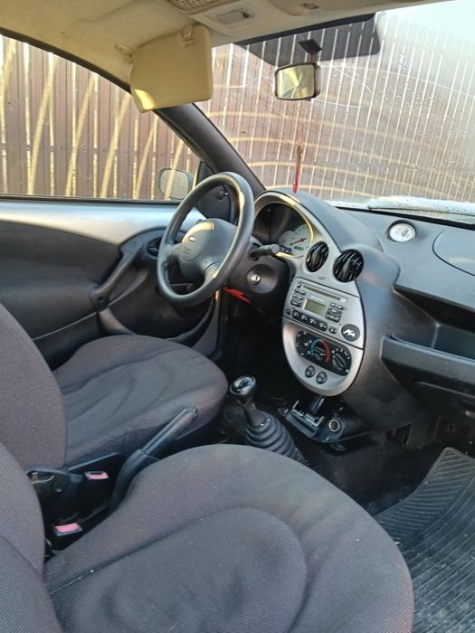 Vând mașina  în stare bună