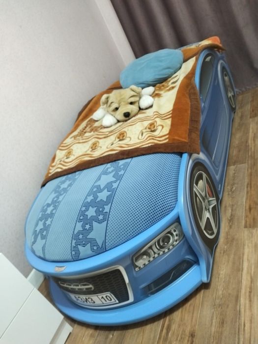 Продам детский кровать автомашина с ящик