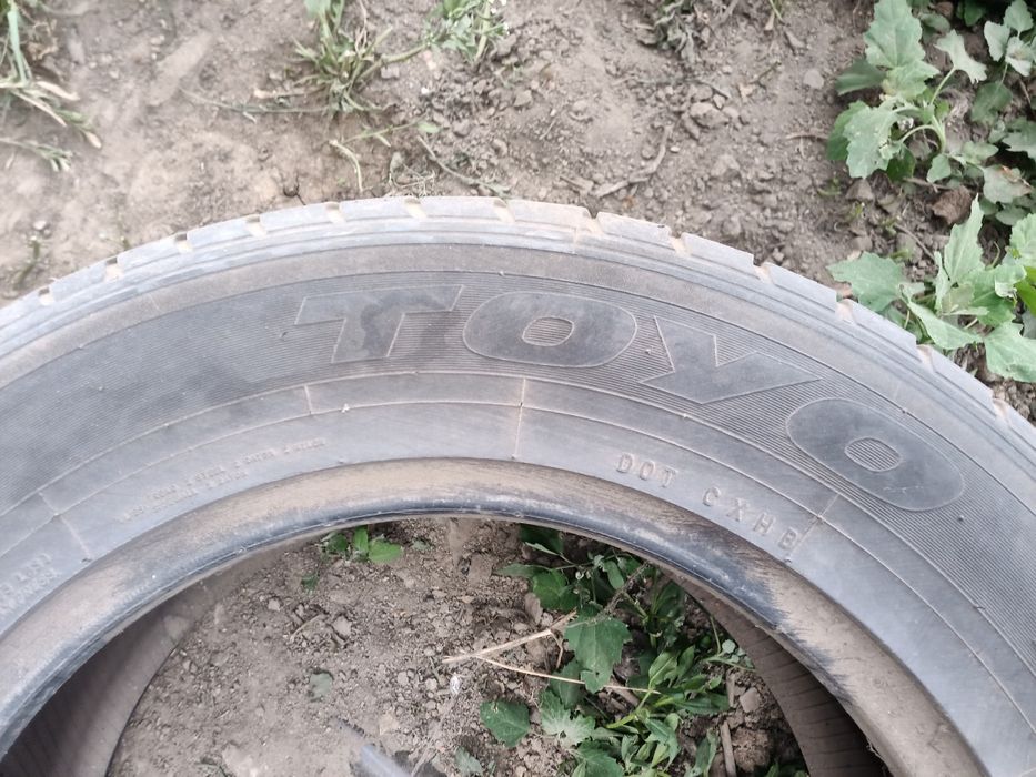 Cauciucuri.Tinute intr o încăpere (camera)