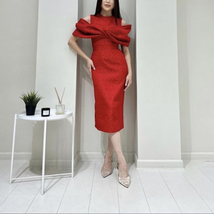 Шикарное платье с бантом