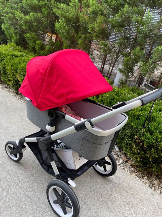 Vând Cărucior Bugaboo 2 în 1! Cadou- Scoica Auto!