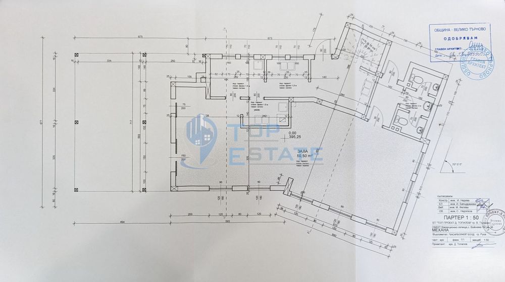 Масивна къща на груб строеж с голям двор и панорама в село Войнежа