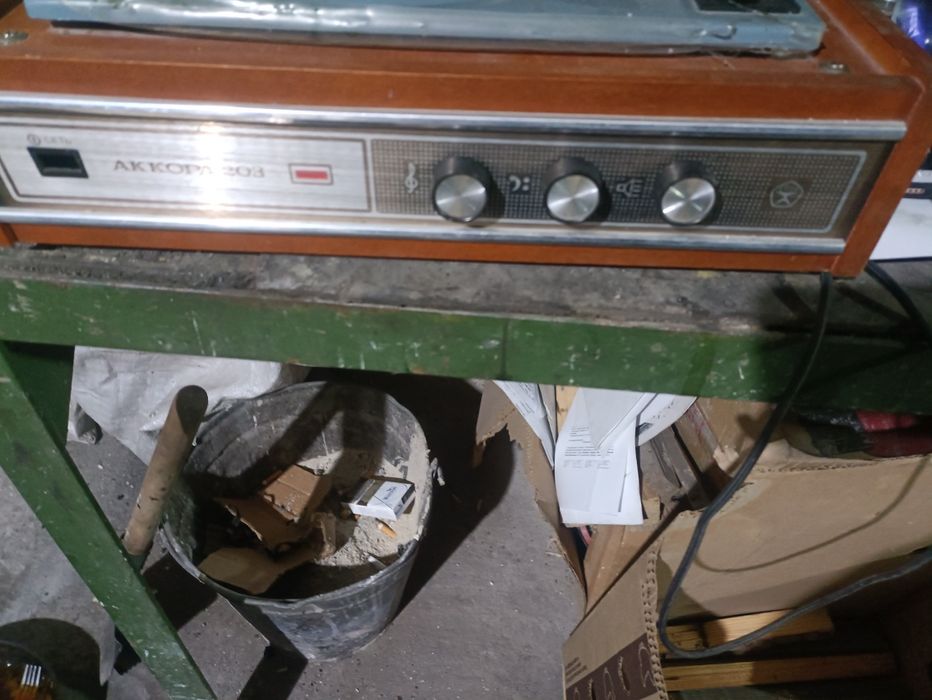 Продаю проигрыватель виниловых пластинок